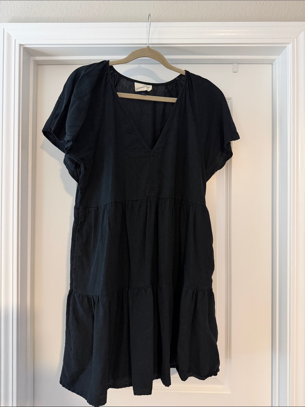 Universal Thread Black Short Sleeve Tiered Dress